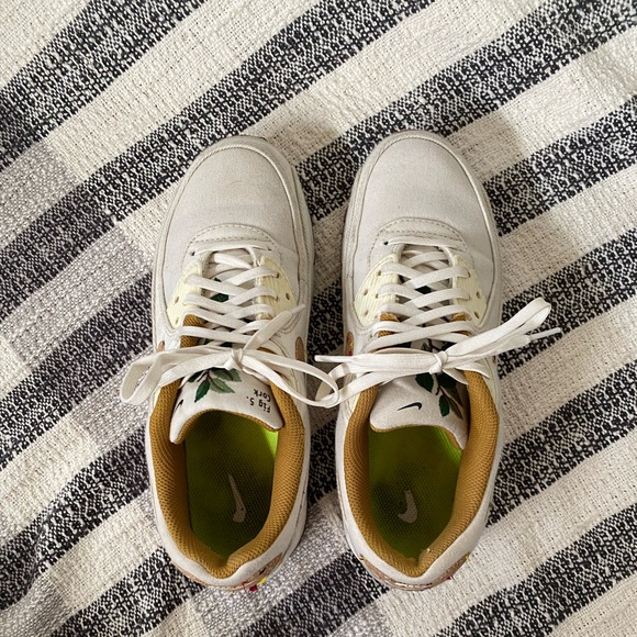 Women’s NIKE AIR MAX 90 SIZE 8 - Picture 4 of 6